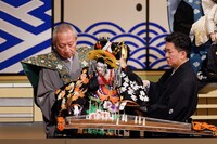 「令和6年12月文楽公演」第二部より、「壇浦兜軍記」の「阿古屋琴責の段」。（提供：国立劇場、撮影：田口真佐美）