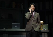 演劇集団キャラメルボックス2024 クリスマスツアー「ミスター・ムーンライト」より。(c)引地信彦