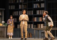 演劇集団キャラメルボックス2024 クリスマスツアー「ミスター・ムーンライト」より。(c)引地信彦