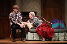 劇団民藝「囲われた空」より。