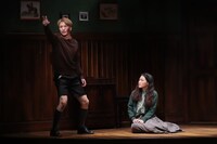 劇団民藝「囲われた空」より。