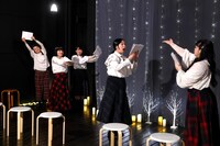 青☆組「星降る教室」より。（撮影：伊藤華織）