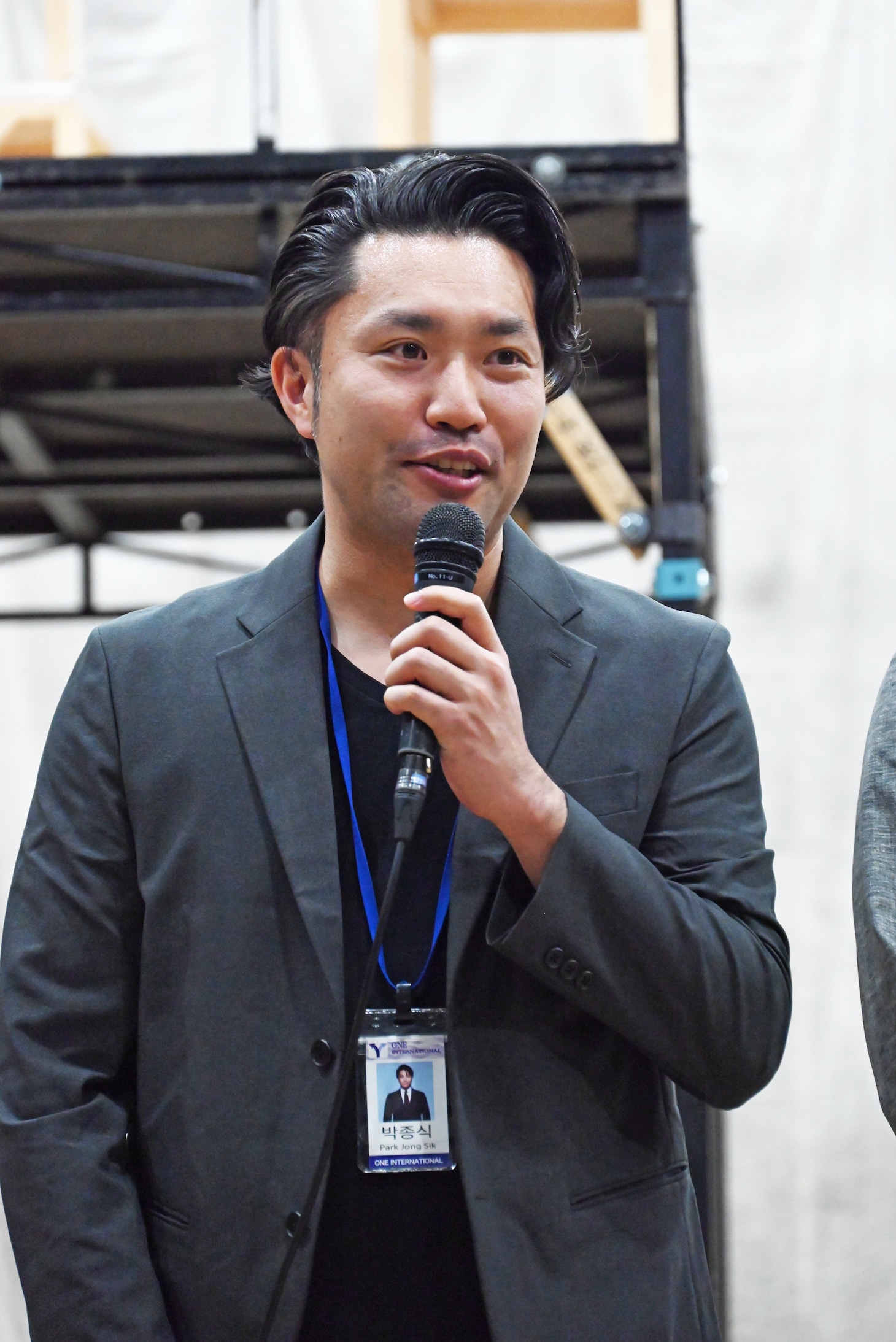 中井智彦