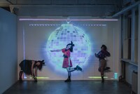 中屋敷南 新作パフォーマンス＋インスタレーション2024「ひかりとからだのふれあうところ Where Light and Body Meet」より。