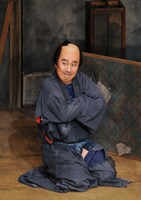 「人情噺文七元結」（平成23年9月大阪新歌舞伎座）より、十八世中村勘三郎扮する左官長兵衛。(c)松竹