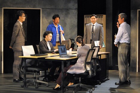 劇団青年座創立70周年記念第4弾 / 劇団青年座第259回公演「穏やかな人と機（ひととき）」より。（撮影：坂本正郁）