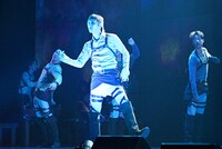 「『進撃の巨人』-The Musical-」日本凱旋公演ゲネプロより、福澤侑扮するジャン・キルシュタイン（中央）。