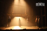 音楽座ミュージカル「ホーム」東京公演より。（撮影：二階堂健）(c)ヒューマンデザイン