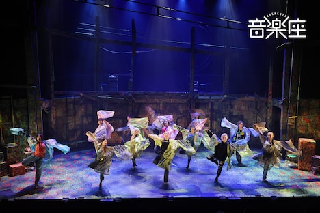 音楽座ミュージカル「ホーム」東京公演より。(撮影:二階堂健)(c)ヒューマンデザイン