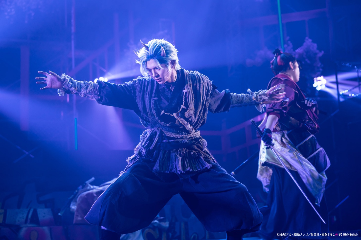 「演劇【推しの子】2.5次元舞台編」公開ゲネプロより、劇中劇 舞台「東京ブレイド」の様子。