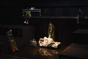 薄っぺらくて重厚な作品に、Dr. Holiday Laboratory「想像の犠牲」開幕