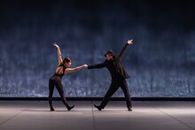 Noism0＋Noism1「過ぎゆく時の中で」より。（Photo by Joseph Marcinsky）