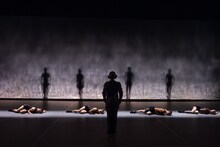 Noism0＋Noism1「過ぎゆく時の中で」より。（Photo by Joseph Marcinsky）