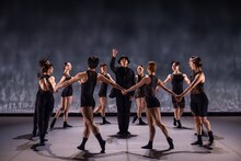 Noism0＋Noism1「過ぎゆく時の中で」より。（Photo by Joseph Marcinsky）