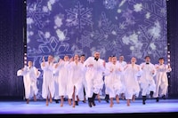 「ブロードウェイ クリスマス・ワンダーランド2024」より。（Photo by Maiko Miyagawa）