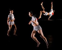 KAAT×ケダゴロ×韓国国立現代舞踊団「黙れ、子宮」より。（撮影：大洞博靖）