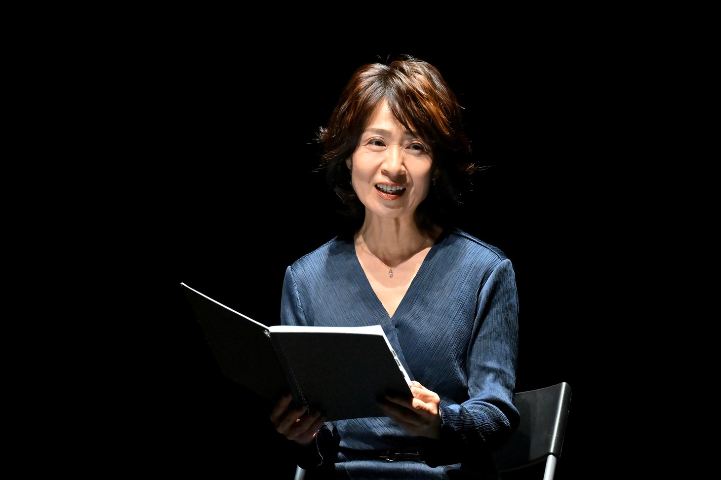 リーディング「NOT TALKING」より、長野里美。（撮影：阿部章仁）