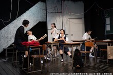 2024年に上演された、果てとチーク・あらためて公演「はやくぜんぶおわってしまえ」より。