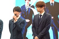 左から松田凌、荒牧慶彦。