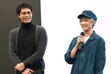 互いの印象を話し、照れる佐伯大地（左）と中山咲月（右）。