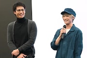 互いの印象を話し、照れる佐伯大地（左）と中山咲月（右）。