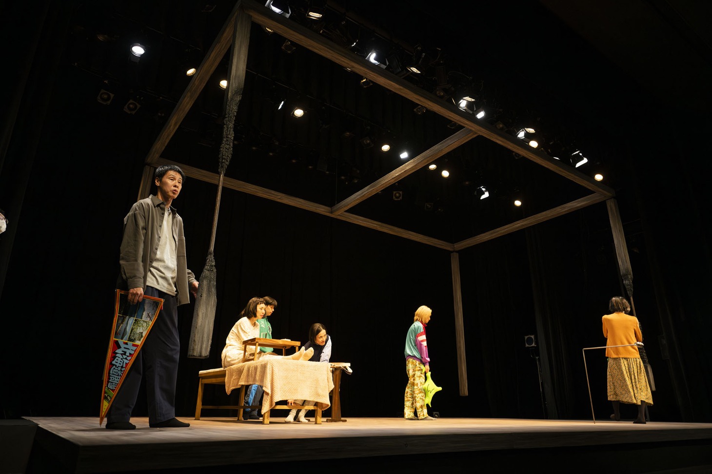 ハイバイ20周年「て」より。（撮影：平岩享）