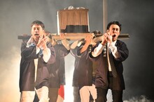 ゴツプロ！ 第10回公演「たかが十年の祭り」より。（撮影：渡邉和弘）