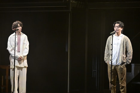 「Songwriters' SHOWCASE」より、左から吉高志音、矢崎広。