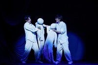 言式「或いは、ほら」より。（撮影：小境勝巳）(c)言式