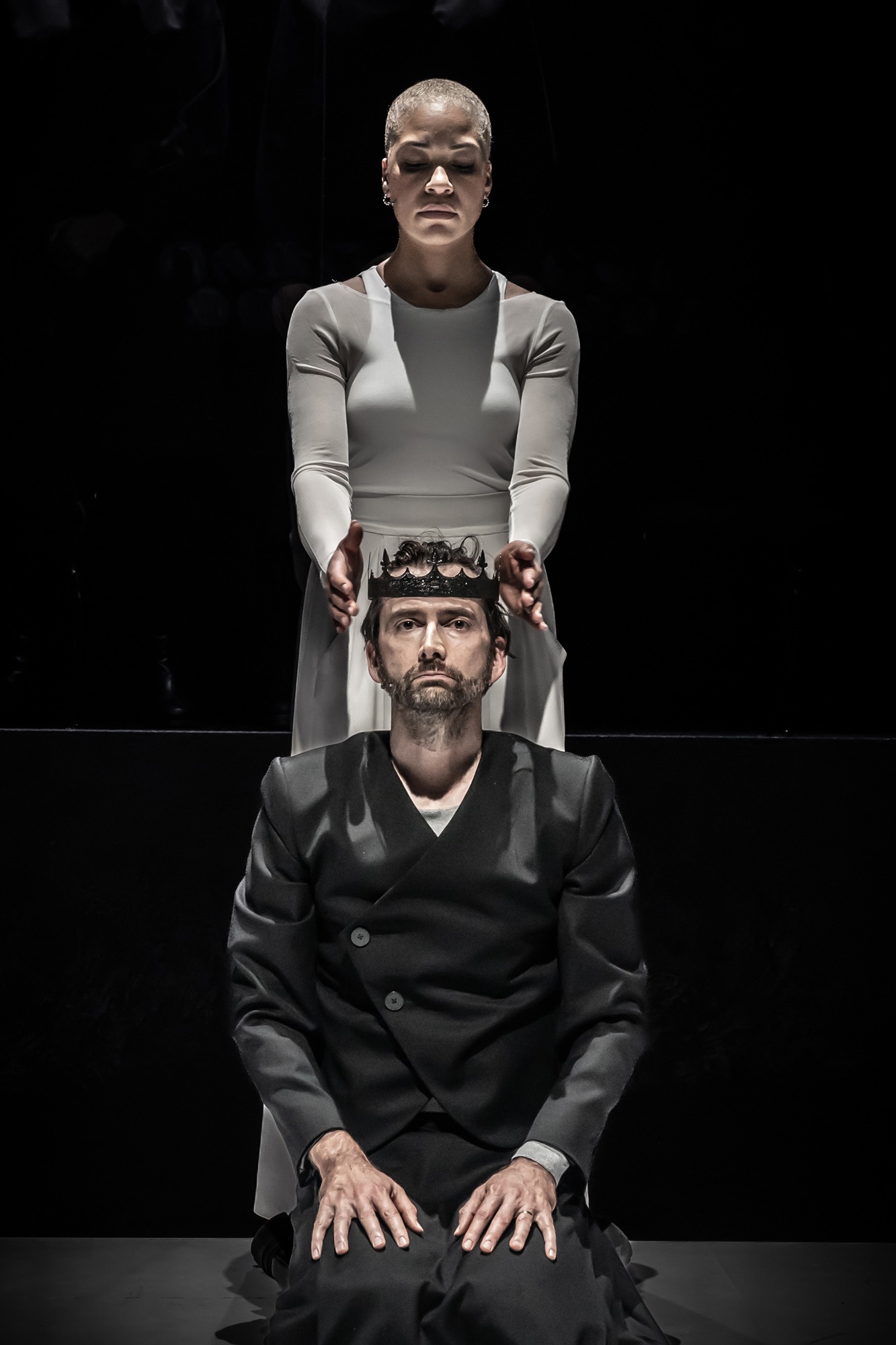 「デヴィッド・テナント＆クシュ・ジャンボ『マクベス』」場面写真(c)Marc Brenner