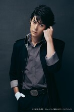 佐々木崇扮するセバスチャン・モラン。