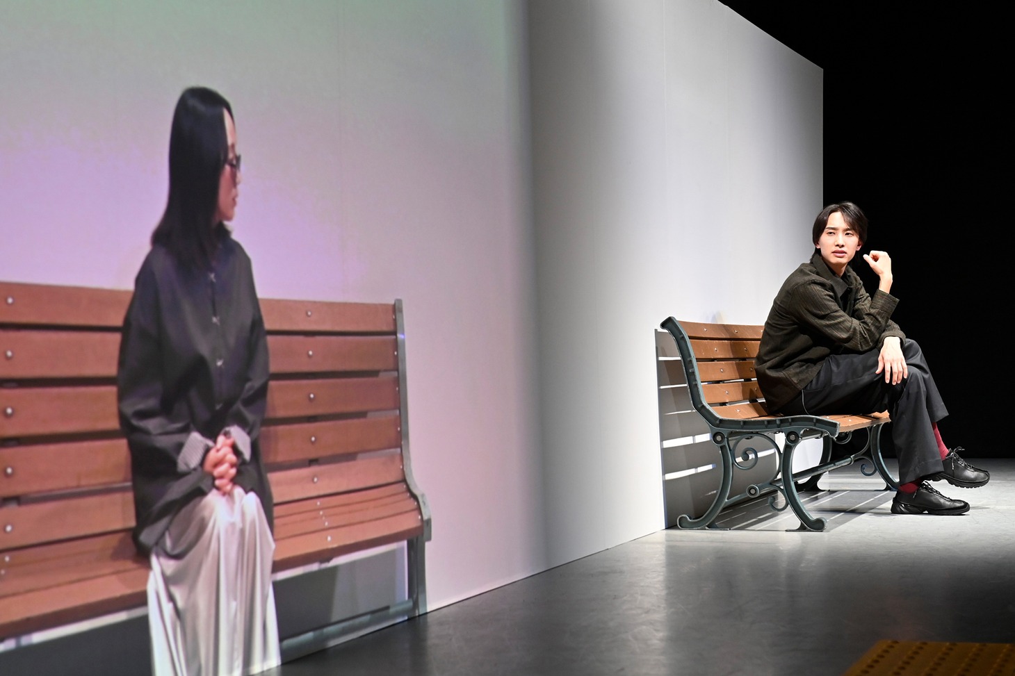 劇団あはひ 新作公演「愛し合えない」より。（撮影：佐々木萌）