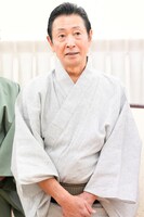 令和七年 正月公演「おちか奮闘記」取材会の様子。三田村邦彦。