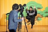 特典映像「食べちゃいたいそう」の収録風景。(c)松竹