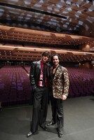 「The Reunion: Together Again」より、左から城田優、ラミン・カリムルー。（写真提供：読売新聞社）