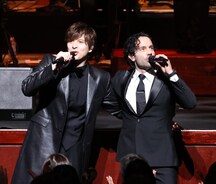 ラミン・カリムルーが“Together Again”、再びの「The Reunion」で城田優らと歌声届ける