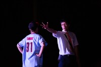 「スリーピルバーグス 第2回野外公演inスタジアム！『リバーサイド名球会』」より。（Photo：igaki photo studio、Photo courtesy：Toyota Theater Festival）