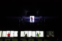 「スリーピルバーグス 第2回野外公演inスタジアム！『リバーサイド名球会』」より。（Photo：igaki photo studio、Photo courtesy：Toyota Theater Festival）