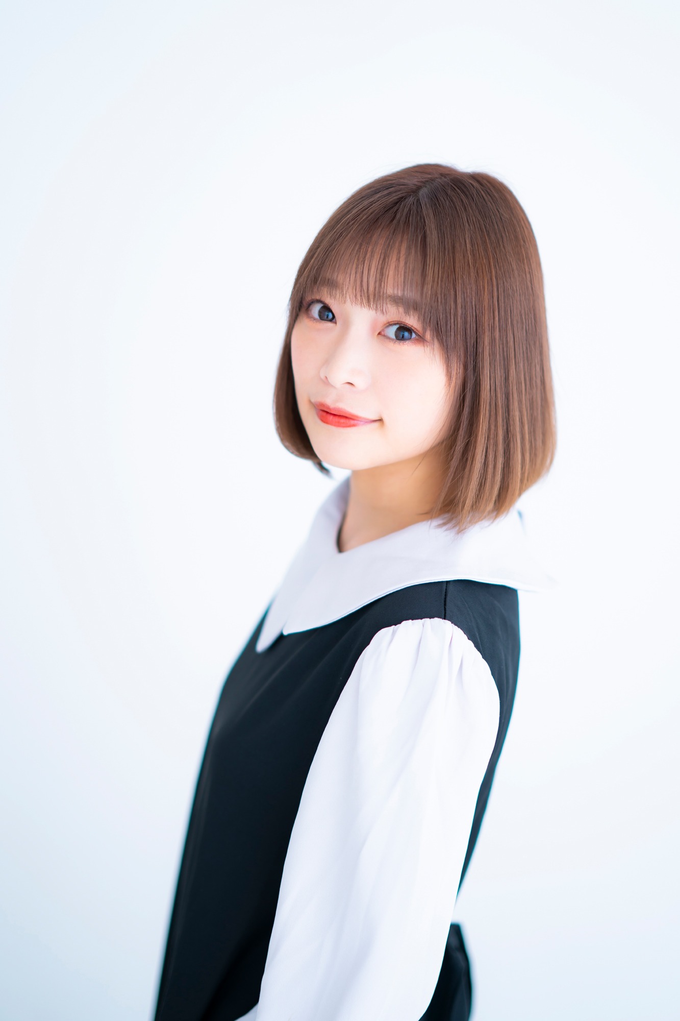 小照役の小山百代。