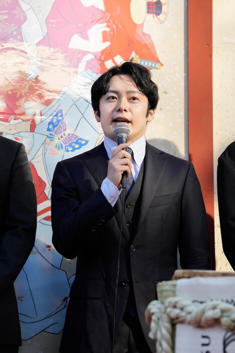 「新春浅草歌舞伎」初日鏡開きより、中村莟玉。