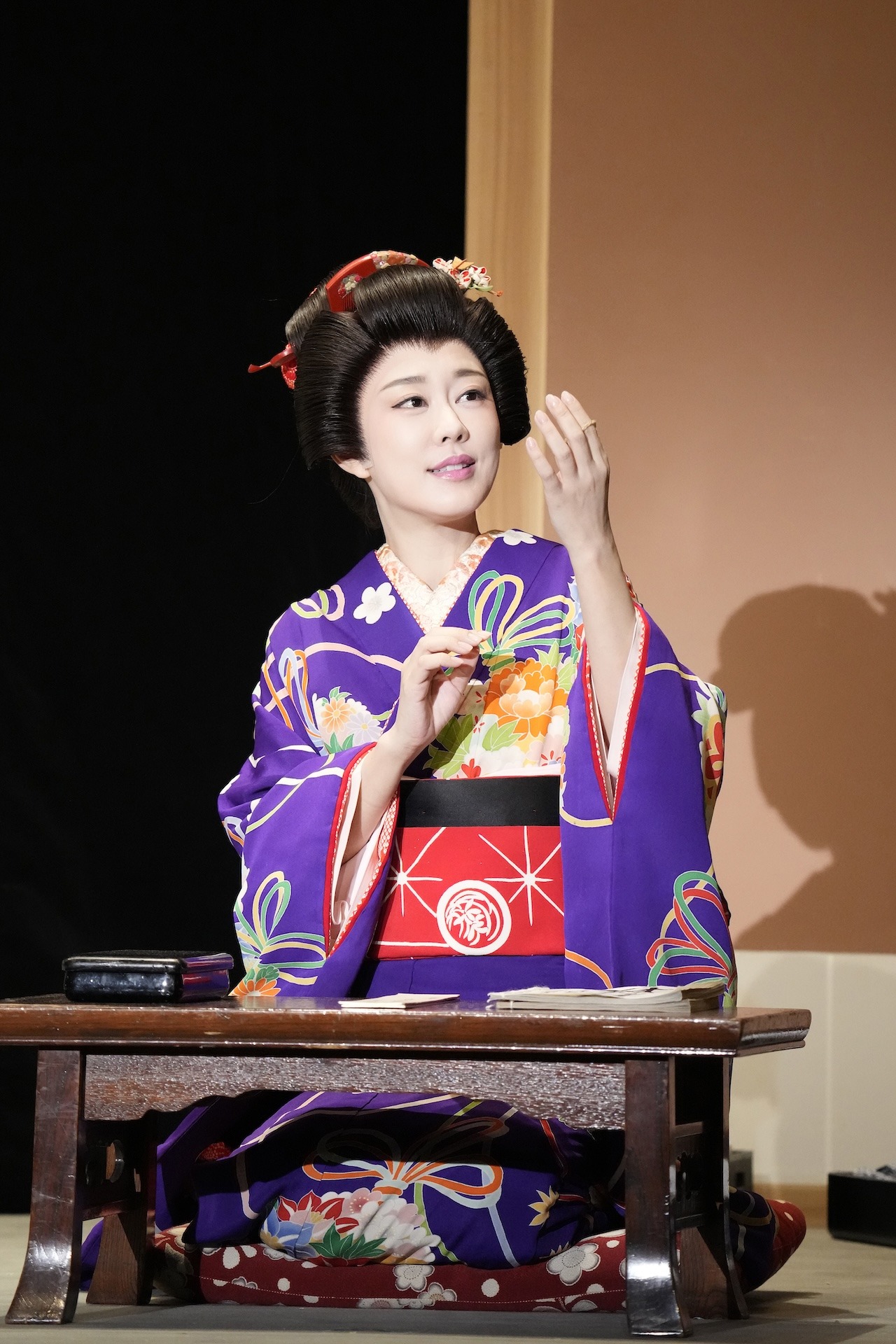 松竹創業百三十周年「おちか奮闘記」より。