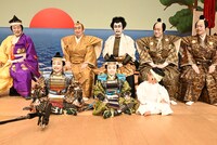 立廻りへの思いを語る尾上眞秀（前列左）。