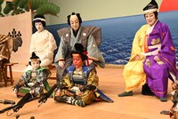 立廻りへの思いを語る尾上丑之助（前列右）。