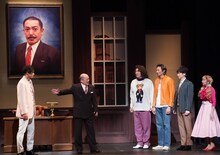 「明治座新春純烈公演」より、第1部「俺たちはダディじゃねえ！」の様子。（撮影：田中亜紀）