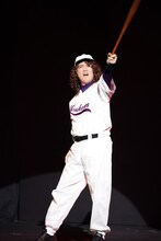 「明治座新春純烈公演」より、第1部「俺たちはダディじゃねえ！」の様子。（撮影：田中亜紀）