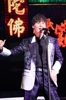 「明治座新春純烈公演」より、第2部「純烈コンサート2025『BIG♨LOVE』」の様子。（撮影：田中亜紀）