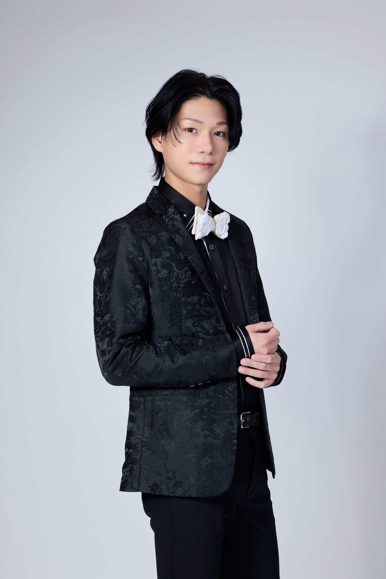 北川尚弥のキャストビジュアル。