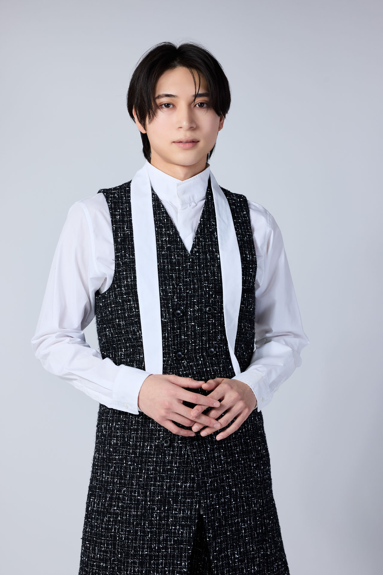 野嵜豊のキャストビジュアル。