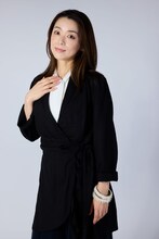 鈴木千佳子のキャストビジュアル。