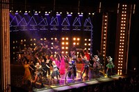 ミュージカル「SIX」来日版のカーテンコールの様子。